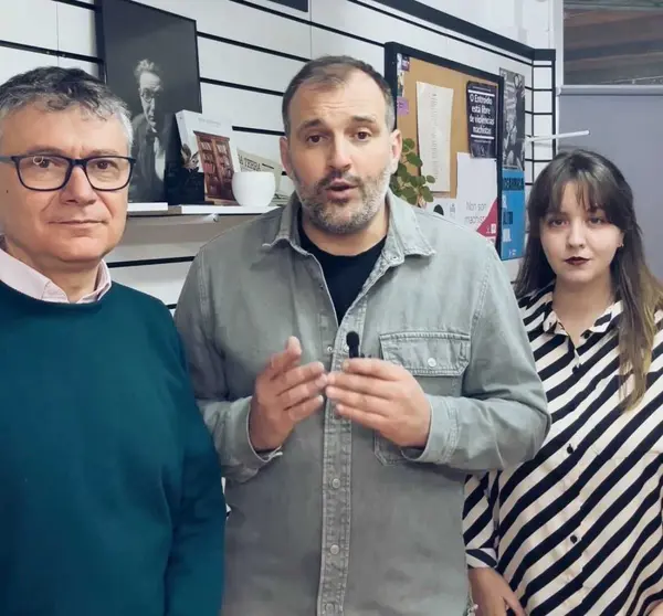 O voceiro do BNG de Xinzo, Camilo Vila, xunto a Manuel Pozo e Mirian Opazo durante a presentaci&oacute;n da s&uacute;a valoraci&oacute;n.