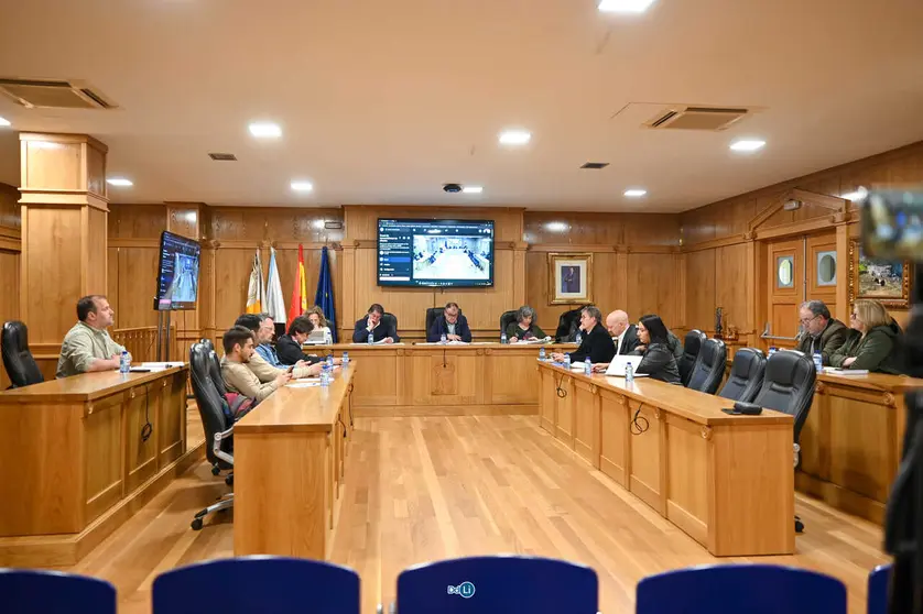 Sesi&oacute;n plenaria del Concello de Xinzo de Limia donde se aprobaron las nuevas tasas del mercado y las modificaciones de cr&eacute;dito. | Fotos: Noelia Caseiro.