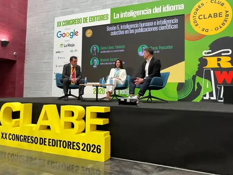 Profesionales del periodismo local debaten sobre el futuro del sector en el congreso.