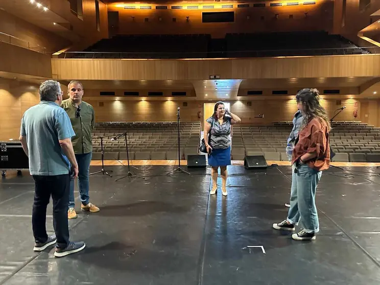 O grupo local contin&uacute;a recollendo informaci&oacute;n para elaborar a s&uacute;a proposta sobre o futuro auditorio.