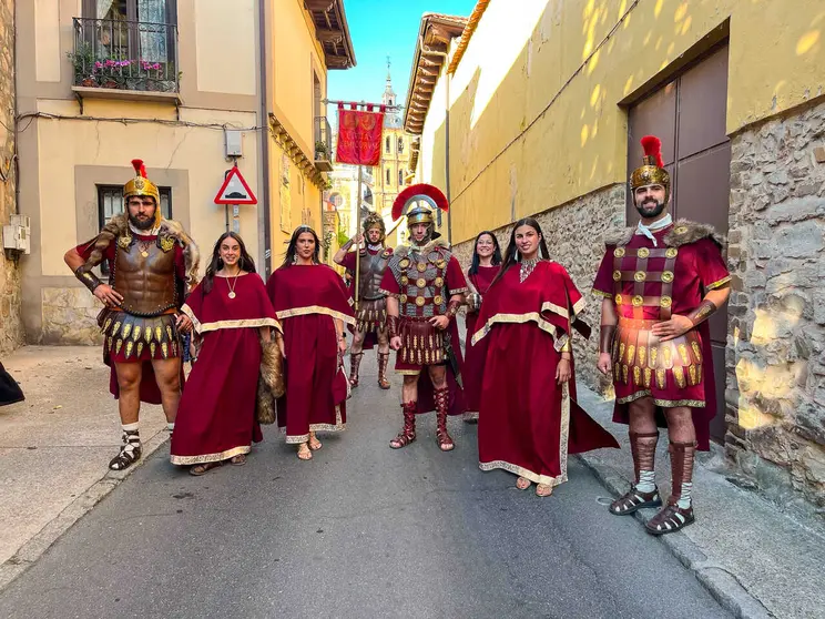 Delegaci&oacute;n da A.C. Civitas Limicorum durante os actos do 40&ordm; aniversario de Astures y Romanos en Astorga.