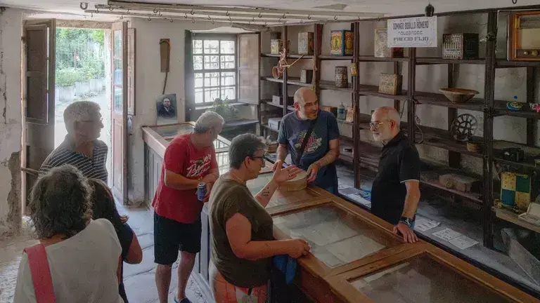 O Comercio dos Bobillo abriu de novo as s&uacute;as portas durante a Feira da Pereira tras seis d&eacute;cadas pechado. | FOTO: Alejandro Camba.