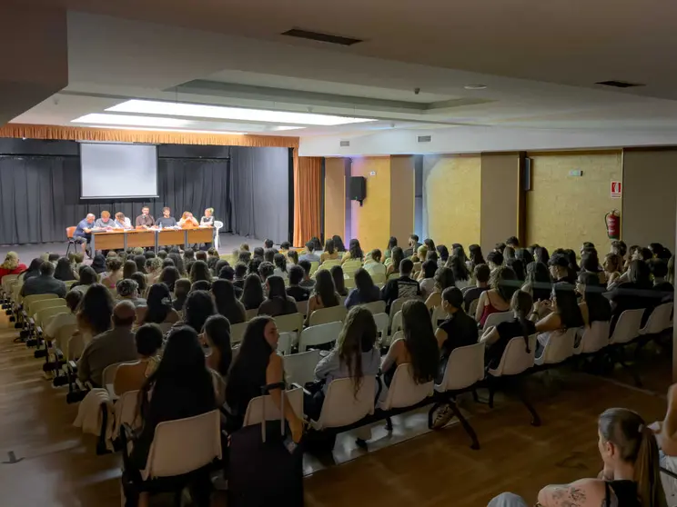 A asemblea da Civitas Limicorum reuniu a decenas de participantes antes da XXVI Festa do Esquecemento.