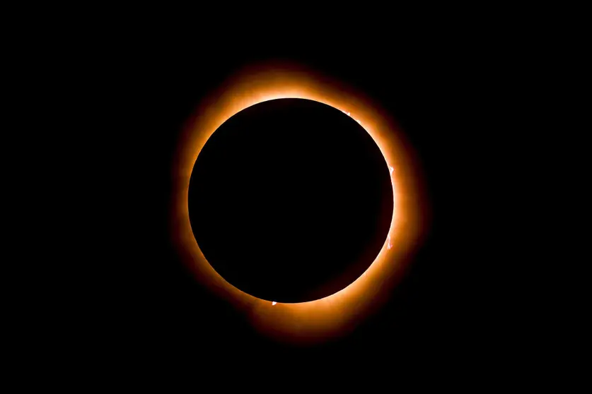 dramatic-total-solar-eclipse-glowing-against-black-2026-03-18-07-00-02-utc