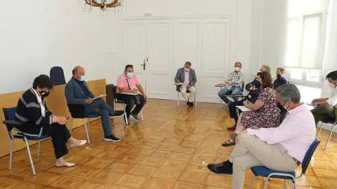 Encontro dos alcaldes da Limia co presidente da CHMS, Antonio Quiroga. 