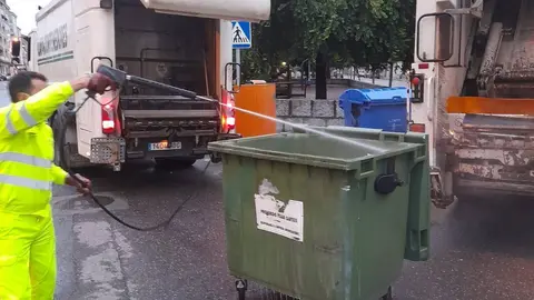 Limpeza de contedores en Xinzo de Limia