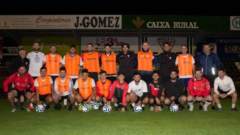 O Antela F.C no Estadio da Moreira de Xinzo. | FOTO: Laura Rodr&iacute;guez.