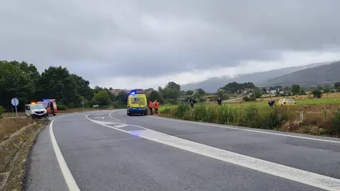 Lugar do accidente de tr&aacute;fico na OU - 301. | FOTO: Concello de Porqueira.