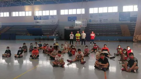Alev&iacute;ns da Asociaci&oacute;n de Baloncesto de Xinzo. | FOTO: Asociaci&oacute;n de Baloncesto de Xinzo.