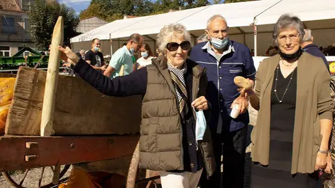 Xente desfrutando da Festa da Pataca de Vilar de Barrio 14