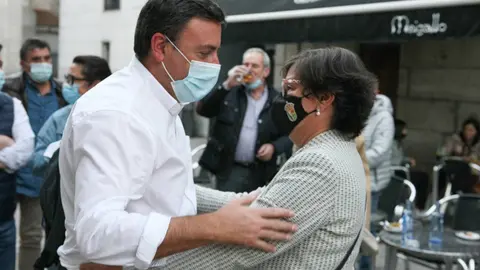 O candidato &aacute; Secretar&iacute;a Xeral do PSdeG-PSOE, Valent&iacute;n Gonz&aacute;lez Formoso, e a alcaldesa de Xinzo, Elvira Lama.