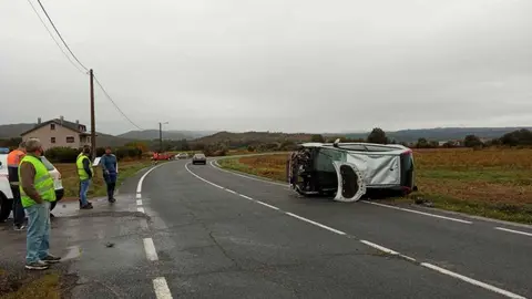 Accidente de tr&aacute;fico en Solveira, Xinzo de Limia. | FOTO: Laura Rodr&iacute;guez.