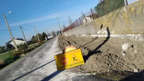Obras na r&uacute;a do Estadio para acondicionar o carril bici e a beirarr&uacute;a