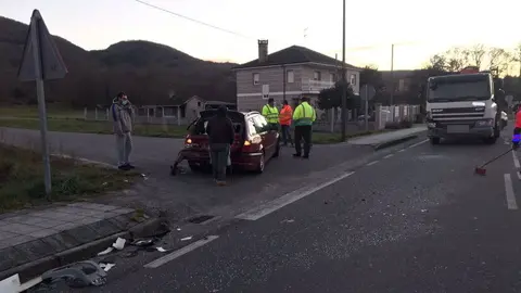 Accidente como consecuencia dunha colisi&oacute;n por alcance este venres en Porqueira. PC Porqueira