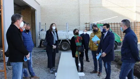 Elvira Lama acompa&ntilde;ou o delegado territorial na visita &aacute;s obras deste luns. FOTO Xunta de Galicia