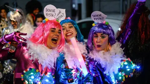 Festa foi a que non faltou na noite das f&eacute;minas en Xinzo. | FOTO: Noelia Caseiro.