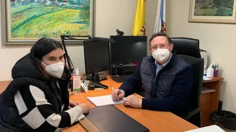 Josefa Morgade, alcaldesa de Rairiz, co delegado territorial Medio Rural, Luis Jorge. FOTO Concello de Rairiz
