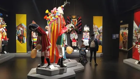 Visitantes, este luns, no Museo do Entroido.