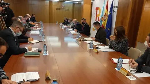 O delegado do Goberno e o conselleiro, na rolda de prensa posterior &aacute; reuni&oacute;n. FOTO Delegaci&oacute;n do Goberno