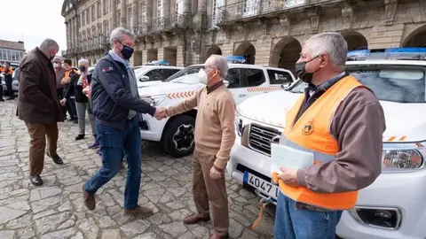 O vicepresidente primeiro e conselleiro da Presidencia, Xustiza e Turismo, Alfonso Rueda, acompa&ntilde;ado do director xeral de Emerxencias e Interior, Santiago Villanueva, fai entrega de veh&iacute;culos todoterreo tipo pick-up para o reforzo do equipamento das Agrupaci&oacute;ns de Voluntarios de Protecci&oacute;n Civil (AVPC)., 19/03/22.