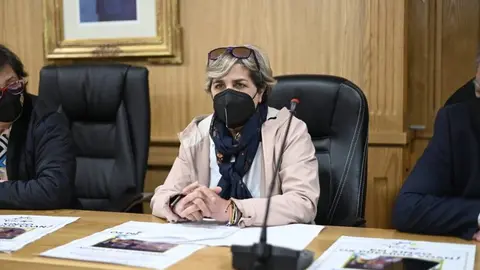 Presentaci&oacute;n no Concello da campa&ntilde;a do comercio local para a Semana Santa. Elvira Lama. ProLimia. Concha Conde (1)