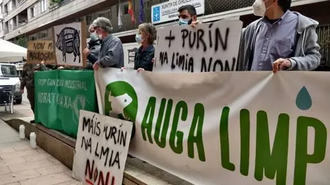 Manifestaci&oacute;n de colectivos ecoloxistas en Ourense o pasado outubro. FOTO MEL