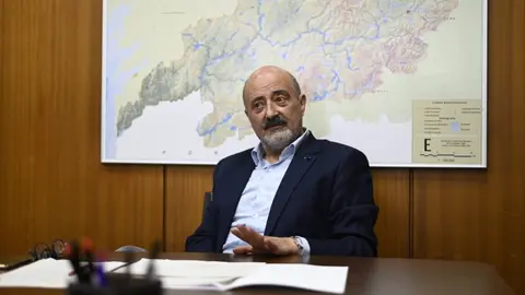 Jos&eacute; Antonio Quiroga, presidente CHMS no seu despacho (4) (FILEminimizer)