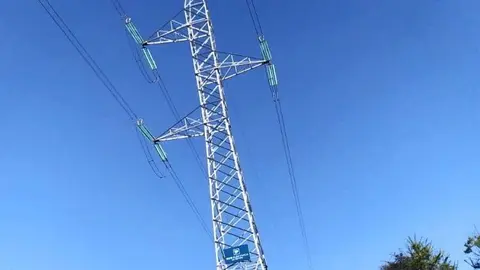 Torre alta tensi&oacute;n. Luz. Electricidade. Factura