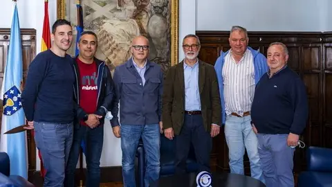 Reunio&igrave;n de Manuel Baltar coa directiva do Clube Talarin&THORN;o e o alcalde de Vilar de Barrio (FILEminimizer)