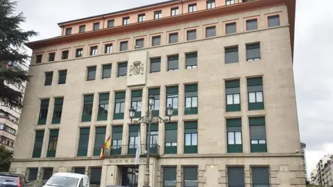 Edificio de la Audiencia Provincial, en Ourense.