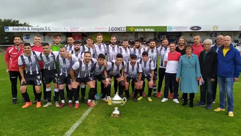 O Antela, coa copa de campi&oacute;n de Liga, esta tarde na Moreira