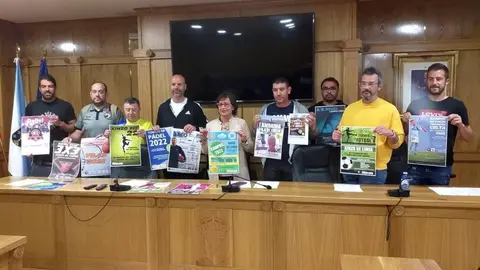 Elvira Lama, a &uacute;nica muller, con reprentantes do departamento de Deportes do Concello e de asociaci&oacute;ns deportivas este luns na Casa do Concello