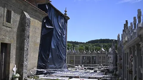 Igrexa Sarreaus. Bispado. Patrimonio. Restauraci&oacute;n. Derrubamento 1 de maio (2) (FILEminimizer)