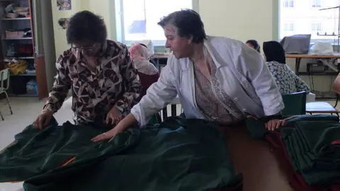 Confecci&oacute;n traxes para o FESQ22 nun taller de inclusi&oacute;n do Concello (2)