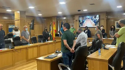 A corporaci&oacute;n gardou un minuto de silencio en memoria do pai do concelleiro do Partido Popular Ricardo<br />
Sieiro.&nbsp;| FOTO: Concello de Xinzo de Limia.
