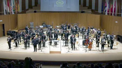 A Agrupaci&oacute;n Musical da Limia, onte en Valencia, ao comezo da s&uacute;a intervenci&oacute;n.