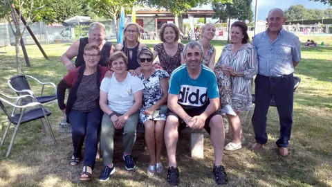 Elenco e director de Cando mandan as mulleres (2)