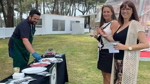 Iv&aacute;n Gil, no seu posto do Encontro, este venres na Toxa. FOTO A Vaquer&iacute;a