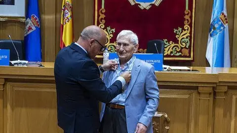 entrega da Medalla de Ouro da Provincia de Ourense a Alonso Estraviz (FILEminimizer)