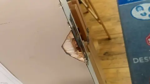 Pechadura forzada nunha aula da Casa da Cultura de Xinzo