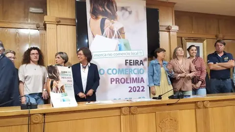 Representantes municipais, do Inorde e da asociaci&oacute;n de comerciantes, onte na Casa do Concello (FILEminimizer)