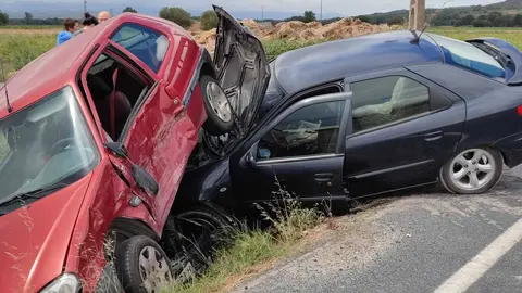 Malia a aparatosidade do sinistro, s&oacute; se rexistrou un ferido leve. | FOTO: Xos&eacute; Lois Colmenero.