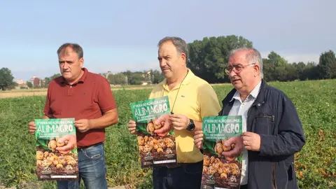 Amador D&iacute;az, Ram&oacute;n G&oacute;mez e Manuel P&eacute;rez Campos, este martes nun finca en Xinzo (FILEminimizer)