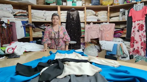 Rosa Fern&aacute;ndez, costureira Traxes A SA&Iacute;NZA. ROMAR&Iacute;A (1) (FILEminimizer)