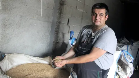 Roberto Manso. Agricultor e gandeiro. Santa Ana. Sandi&aacute;s (3) (FILEminimizer)