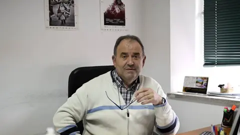 Ramon Gomez concelleiro de urbanismo no seu despacho na Casa do Concello de Xinzo (2) (FILEminimizer)