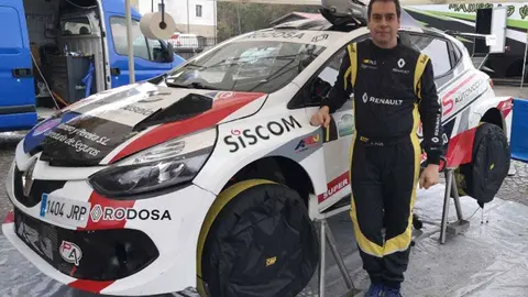 Alex Pais fixo unha gran manga este domingo entre a chuvia e a n&eacute;boa.