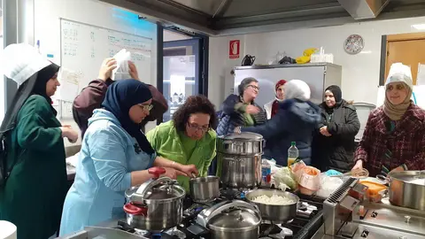 A Asociaci&oacute;n Diab&eacute;tica Auria levou a cabo un intercambio cultural de coci&ntilde;a cun grupo de mulleres marroqu&iacute;es de Xinzo no CDR O Viso.