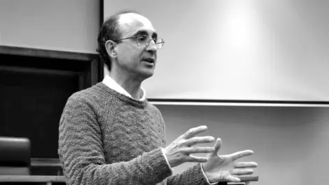 Seraf&iacute;n Gonz&aacute;lez, presidente da Sociedade Galega de Historia Natural.