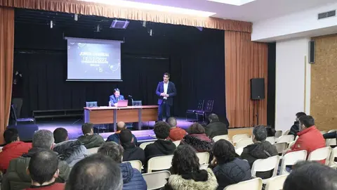 Gabriel Al&eacute;n, no encontro con representantes das comunidades de regantes da Limia.